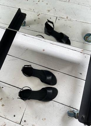 Черные натуральные кожаные босоножки с ремешком закрытой пятой пяткой кожа9 фото
