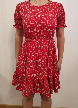 Красное платье в цветок1 фото
