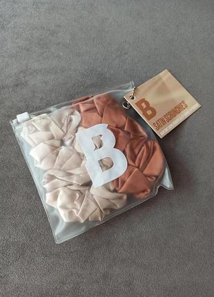 Набор из двух атласных резинок для волос by beautybay satin scrunchies