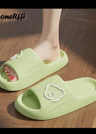 Шльопанці зелені