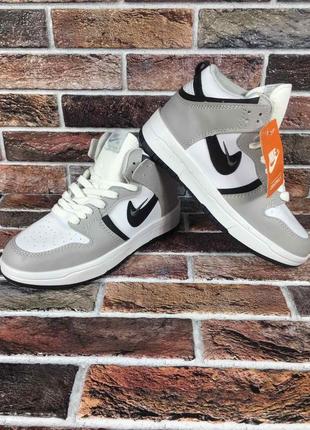 Кросівки жіначі nike jordan  dunk