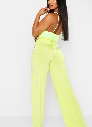 Boohoo салатовые брюки штаны клеш широкие