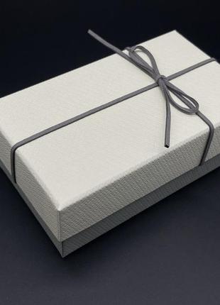 Коробка подарункова прямокутна. колір білий. 9х15х6см.