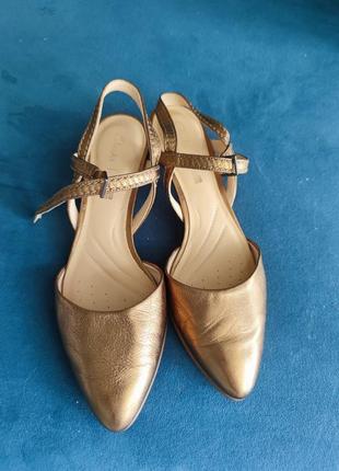 Туфлі босоніжки шкіряні clarks