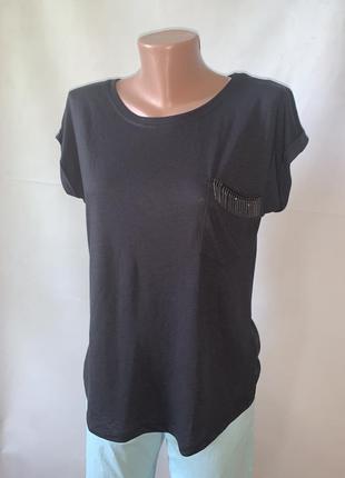 Футболка з декором