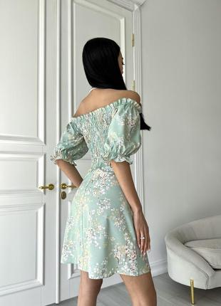 Літня коротка сукня з розрізом на нозі, з відкритими плечима, з оголеними плечима, на завʼязках, зелена, плаття літнє коротке, ніжно зелене,6 фото