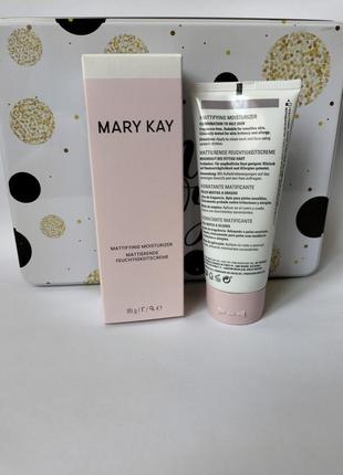 Матирующее увлажняющее средство mary kay®
для комбинированной / жирной кожи
85 г