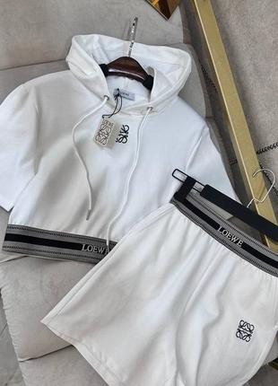 Костюм в стилі loewe