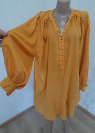 Яркая блуза туника в медовом цвете пышный рукав1 фото