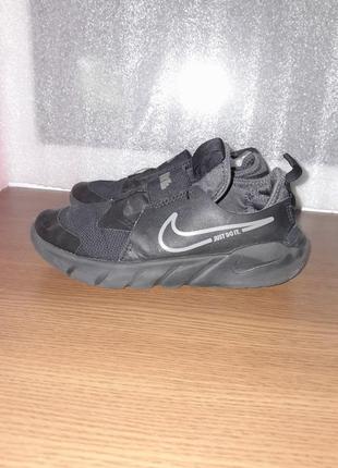 Кроссовки nike. размер