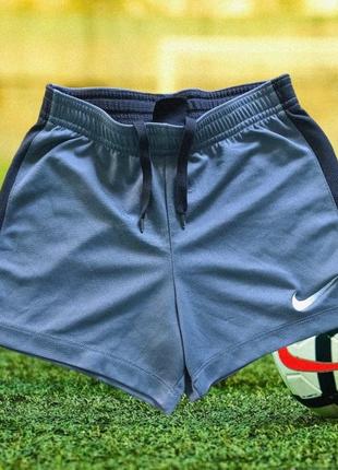 Футбольні спортивні шорти nike.