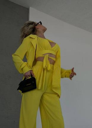 Літній брючний костюм оверсайз із топом і сорочкою жовтого кольору9 фото