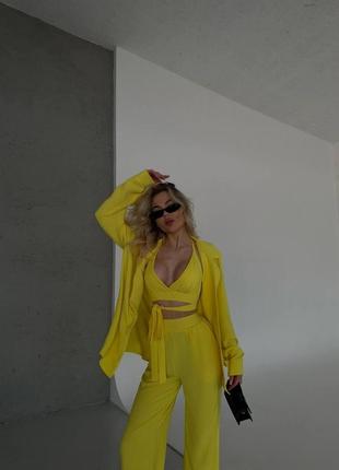 Літній брючний костюм оверсайз із топом і сорочкою жовтого кольору7 фото