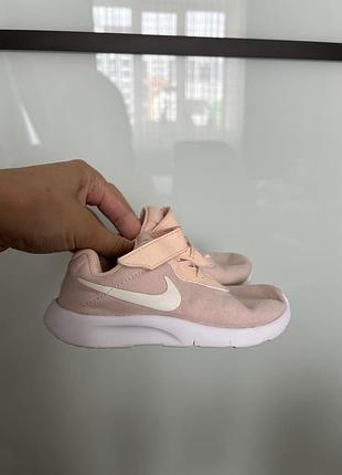 Кроссовки на девочку nike