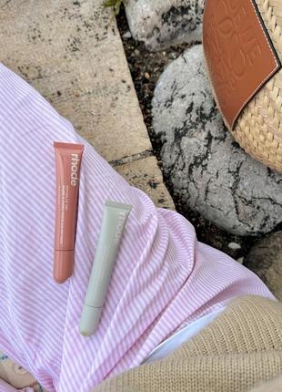 Блиск від гейлі бібер rhode lip treatment