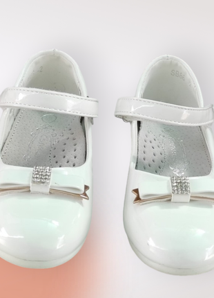 28(16,5)белые лаковые туфли для девочки новые  (узкие маломер, уценка смотреть )