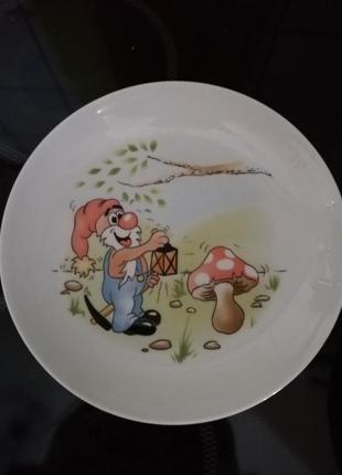 Тарелка фарфоровая "гном с мухомором" германия