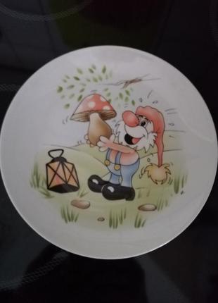 Тарелка фарфоровая "гном с мухомором" германия