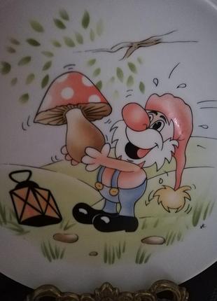 Тарелка фарфоровая "гном с мухомором" германия