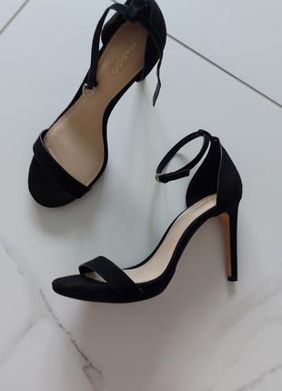 Шикарные босоножки mango.