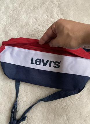 Levi's фирменная сумка бананка