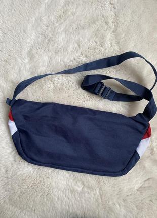 Levi's фирменная сумка бананка