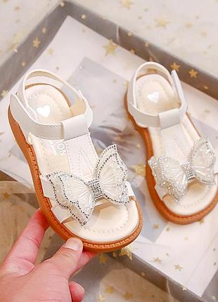 Дитячі босоніжки на дівчинку