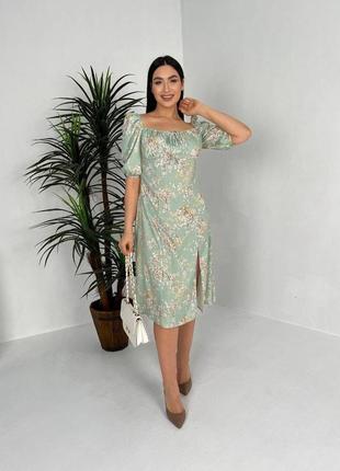 Легкое платье с коротким рукавом и с разрезом на ноге🌸