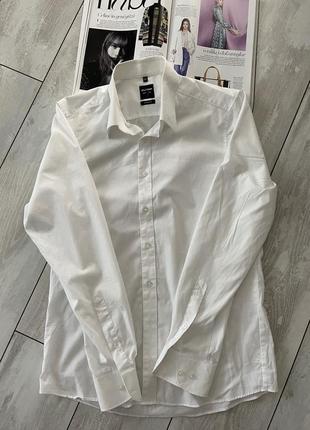 Рубашка белого цвета