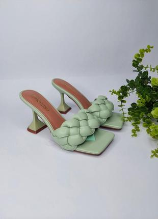 Шлепанцы женские