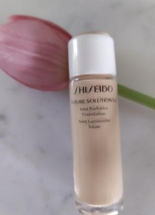 Shiseido future solution lx total radiance foundation тональний засіб з ефектом сяяння3 фото