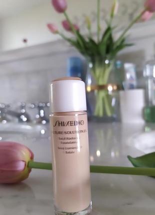 Shiseido future solution lx total radiance foundation тональний засіб з ефектом сяяння4 фото