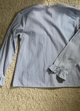 Голубая рубашка в полоску с воланами stradivarius4 фото