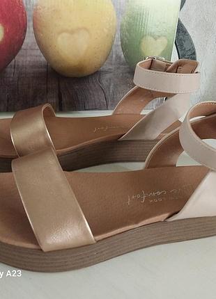 Босоніжки жіночі4 фото