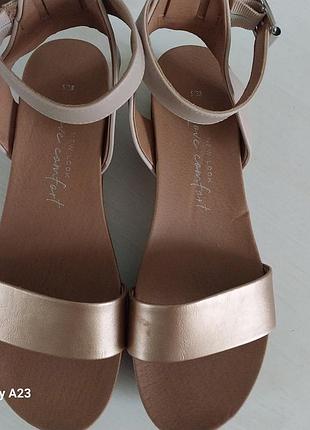 Босоніжки жіночі2 фото