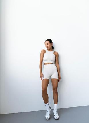 Комплект топ и шорты женский спортивная одежда для женщин бесшовный комплект шорты с пушап слоновая кость3 фото