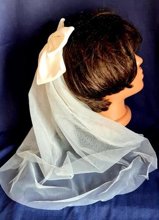 Фата свадебная короткая белая фатин и бант