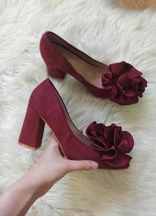 Бордові замшеві туфлі з гострим носком ideal shoes