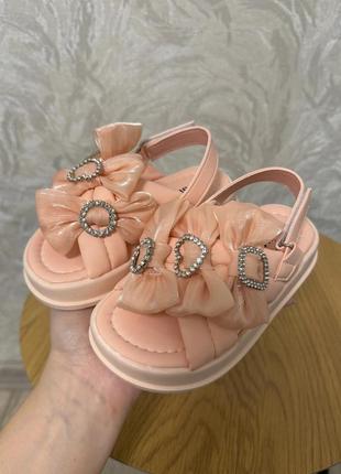 Стильные босоножки