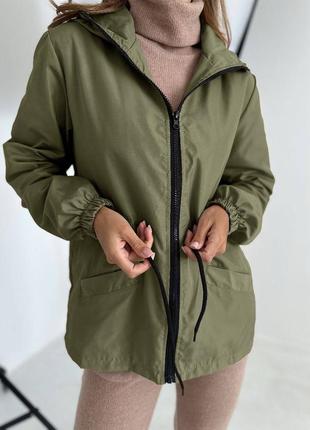 Вітровка вільного крою з капюшоном куртка курточка плащівка кофта стильна базова хакі бежева чорна3 фото