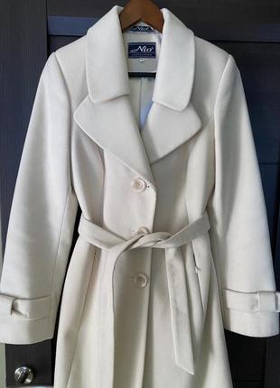 Пальто жіноче біле2 фото