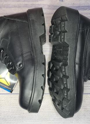 Ботинки с укрепленным носком redwood