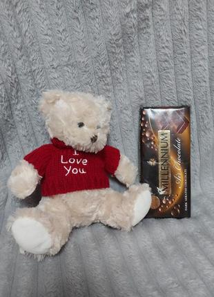 Мишка медведь медбольник бежевый в мире красном с вышивкой i love you маленький хорошенький на праздник ребенку валентина