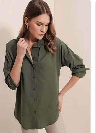 Брендовая удлиненная рубашка цвет хаки