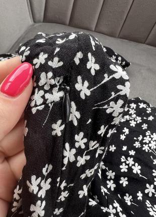 Черное платье за колено с разрезом на пуговицах в цветочный белый мелкий принт9 фото