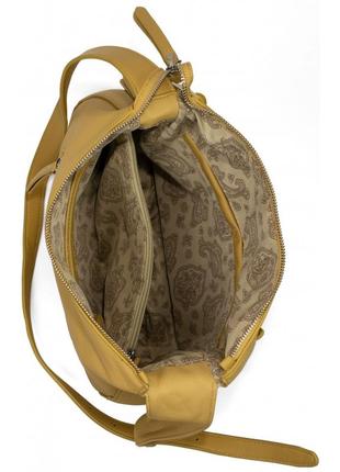 Женская сумка полукруглой формы. материал - эко кожа. аксессуары - никелированные. желтая2 фото