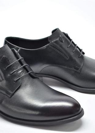 Мужские классические кожаные туфли черные с бордовым ikos 386192 фото
