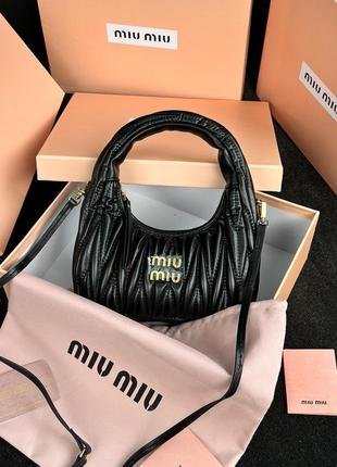 Miumiu wander matelassé nappa leather mini hobo bag2 фото