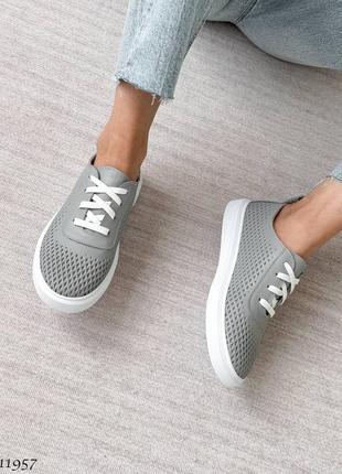 Сірі жіночі кросівки кеди мокасини з наскрізною перфорацією з натуральної шкіри...