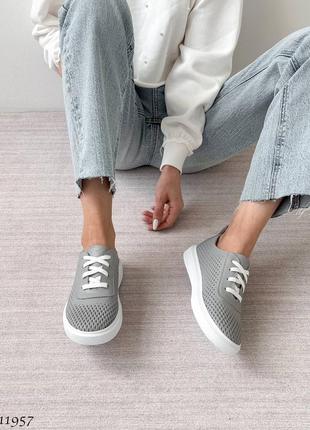 Сірі жіночі кросівки кеди мокасини з наскрізною перфорацією з натуральної шкіри...